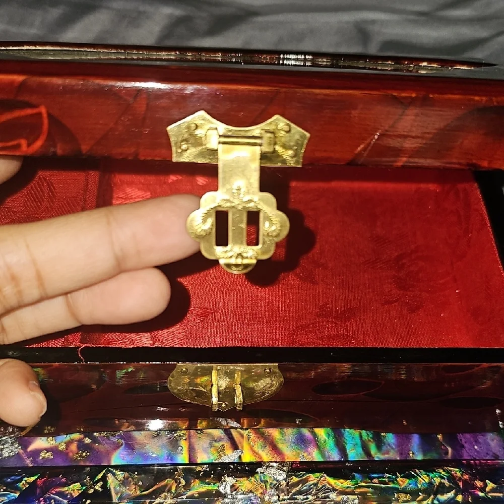 Vintage Wooden Jewelry Box With Inlay Design